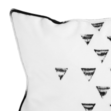 Coussin brodé noir blanc SEMA Design